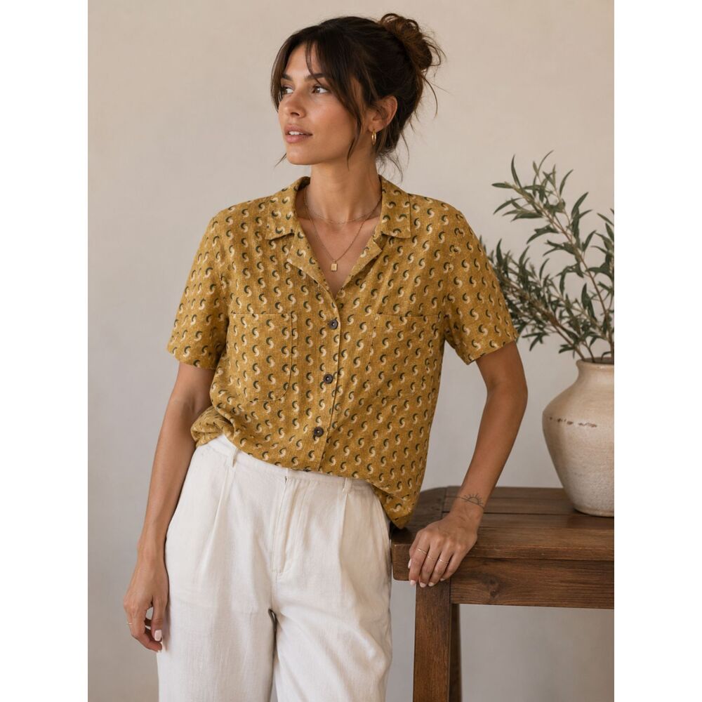 VETTA Yellow Pattern Button Up Short Sleeve Shirt Top   Women's Size Small